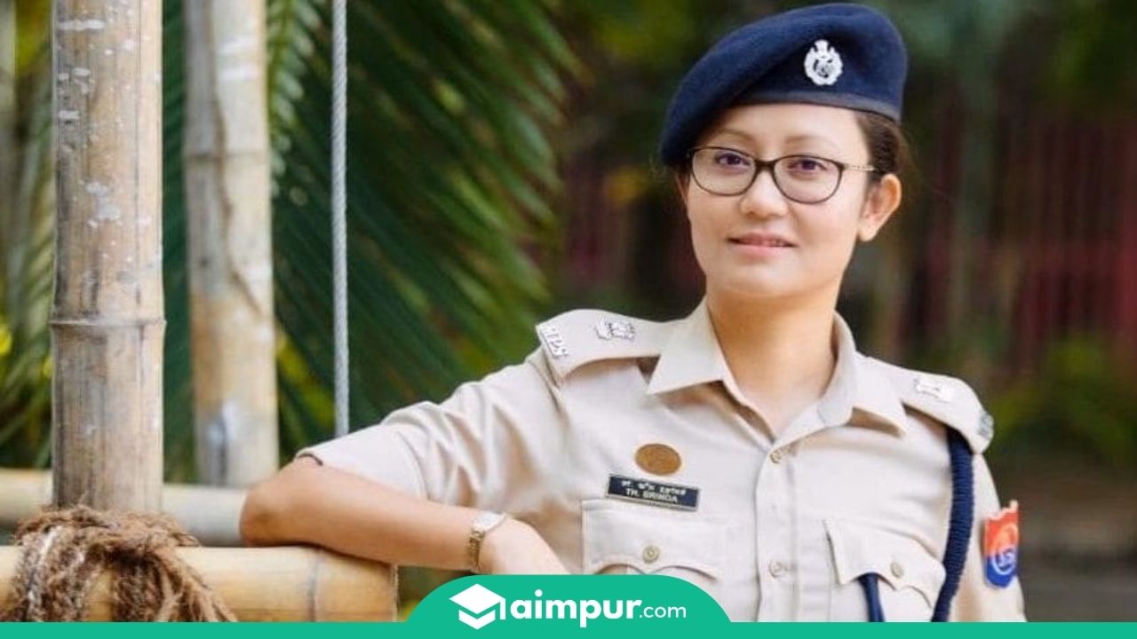 A pic of ladies police officer